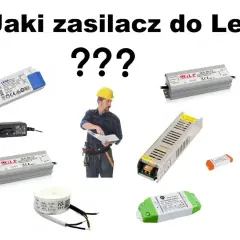 Jaki zasilacz do LED? Różne modele zasilaczy, od małych kostek po większe, metalowe obudowy, obok pracownika w kasku analizującego dokumentację.