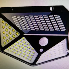 Nowoczesna lampka solarna z czujnikiem ruchu. Zastanawiasz się, dlaczego lampki solarne nie świecą? Sprawdź panel i baterię!