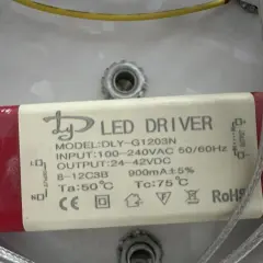 Zasilacz LED DLY-G1203N z oznaczeniami: INPUT 100-240VAC, OUTPUT 24-42VDC, 900mA.