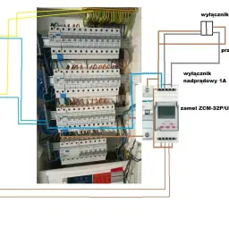 Schemat oświetlenia podbitki z wyłącznikiem nadprądowym 1A i programatorem czasowym Zamel ZCM-32P/U.