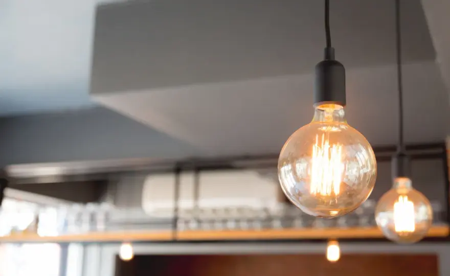 Ile lumenów na 25m2? Oblicz światło do każdego pokoju!