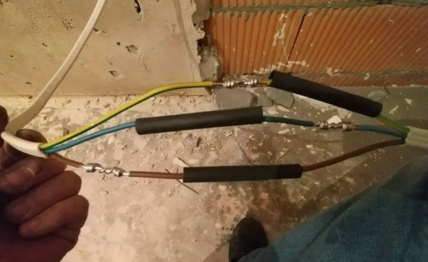 Skręcanie kabli elektrycznych - Czy nadal to robisz? Zobacz, jak bezpiecznie