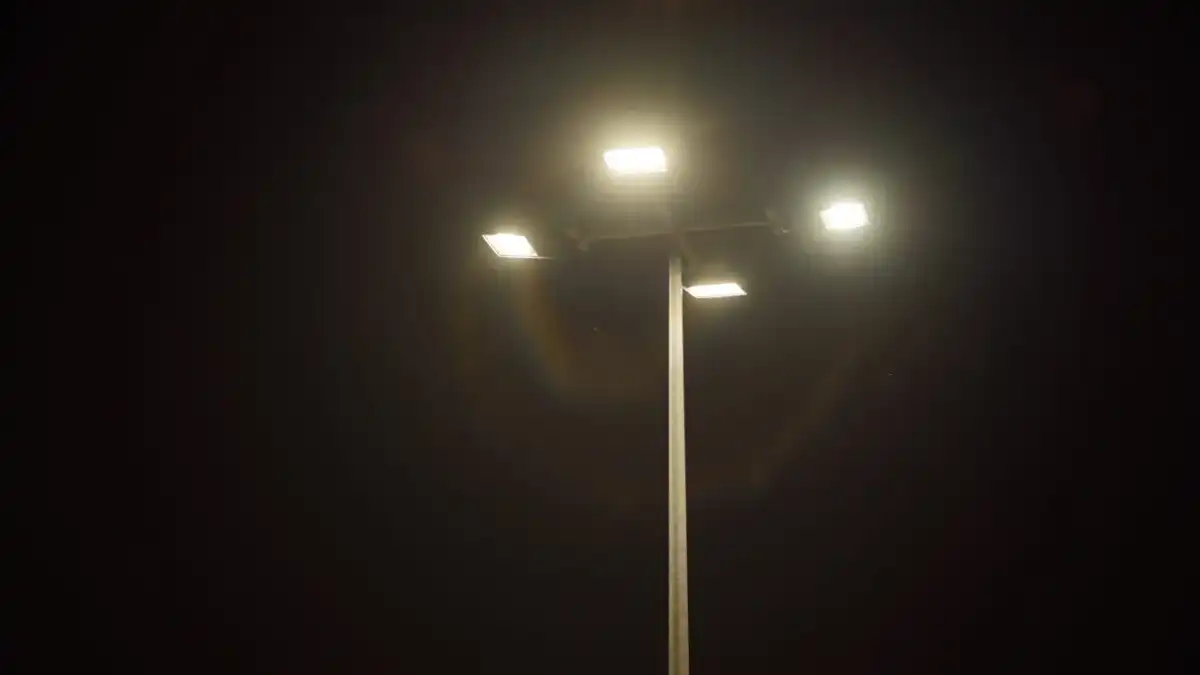 Lampa sodowa czy LED? Kiedy modernizacja się opłaca