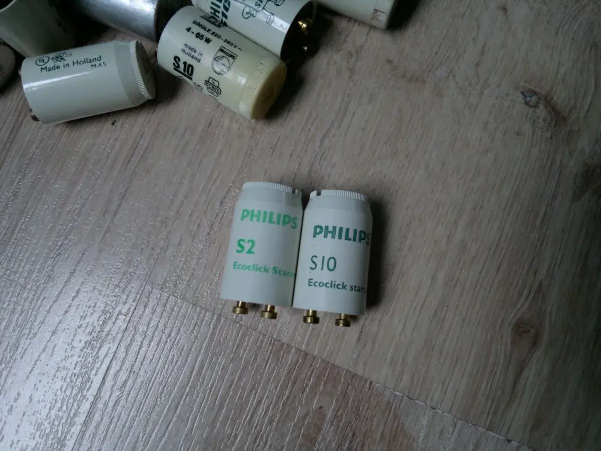 Dwa startery Philips S2 i S10, które pomogą Ci dobrać starter do świetlówki.
