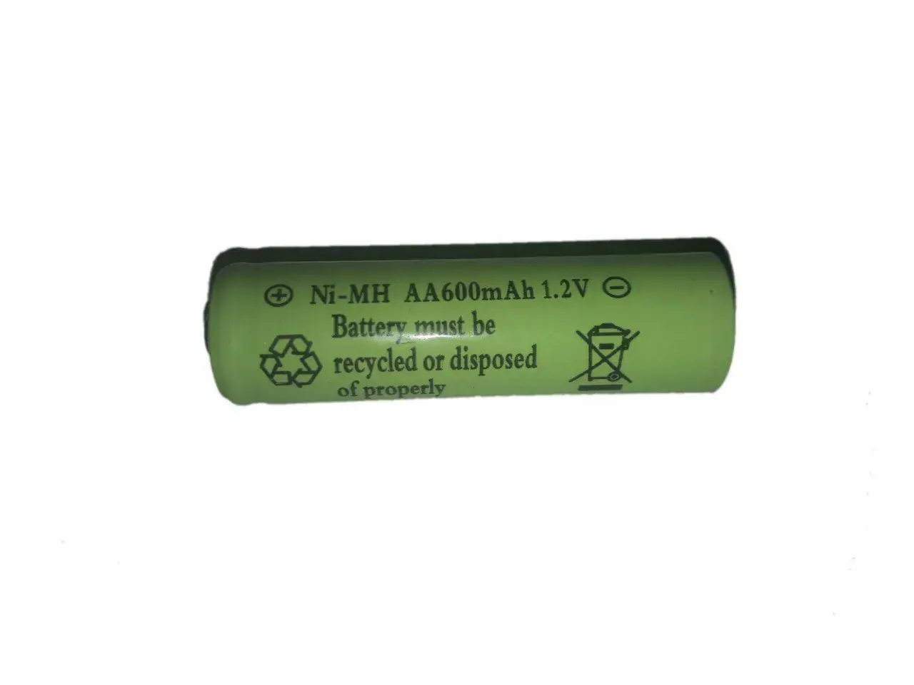 Zielona bateria AA Ni-MH 1.2V 600mAh, idealna do lamp solarnych. Pamiętaj o prawidłowej utylizacji.